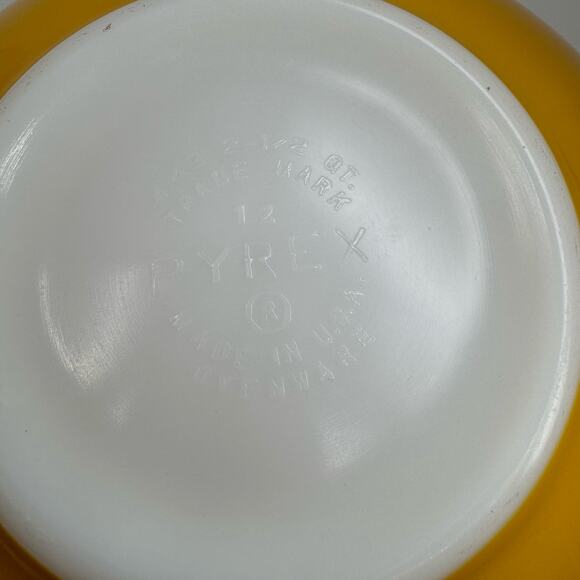 Vintage Pyrex Daisy Pattern Cinderella Mixing Bowls 3 Pcs Kitchenware Serveware - Picture 15 of 16